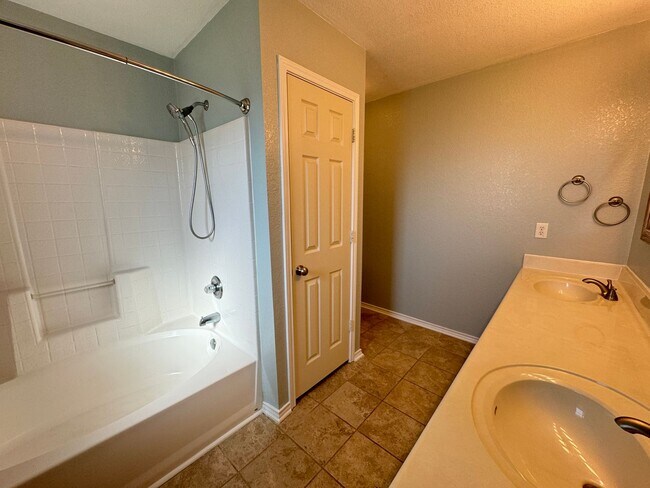 Building Photo - 408 Viola Dr