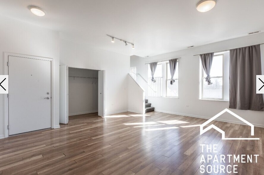 Building Photo - 2700 W North Ave