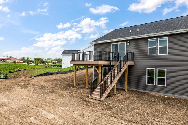 Building Photo - W219N16241 Primrose CtUnit 1