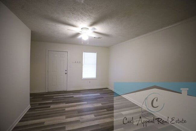 Building Photo - 2 bed, 1.5 bath apartment - $775 - HUD acc...