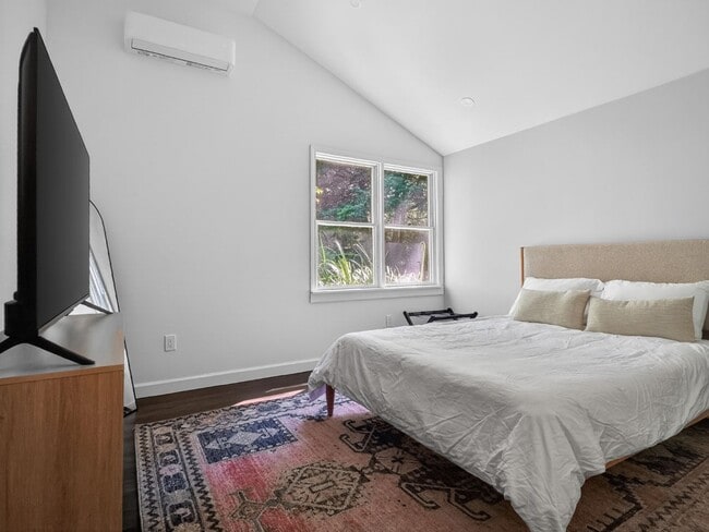 Building Photo - 1 Month Free | Luxury 3BR Home in Prospect Hill