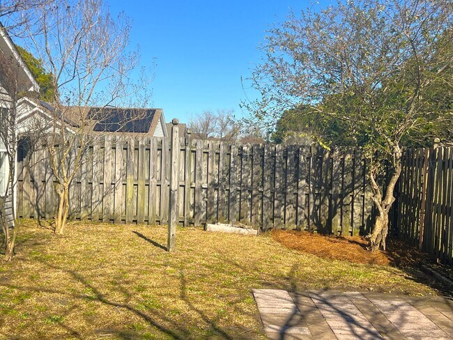 Building Photo - COMING SOON! 3 BR/2bath/Carport/Fenced Yard/ No carpet Odgen location. One level home, Beautiful ...