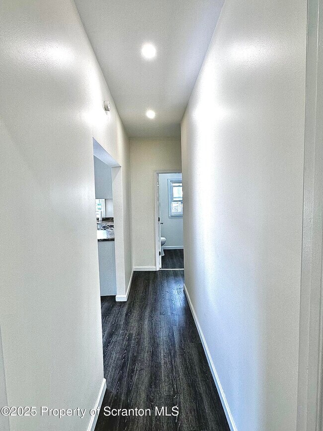 Building Photo - 266 Rutter Ave