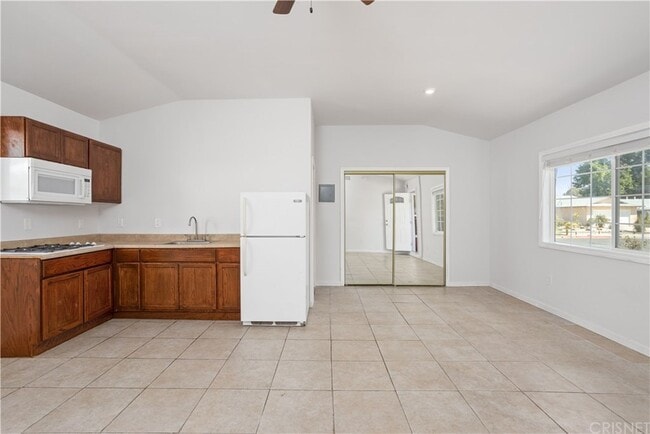 Building Photo - 24126 Kittridge St