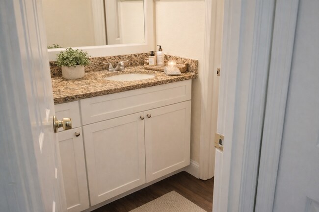 Building Photo - Stunning 1/1 Condo remodeled for Rent in front of Full Sail Winter Park!