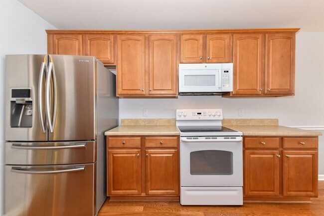 Building Photo - Nice and clean townhome in Colfax