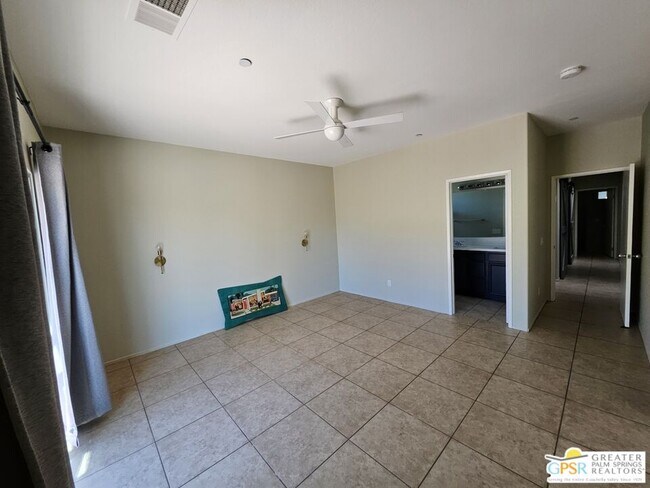 Building Photo - 755 Summit Dr
