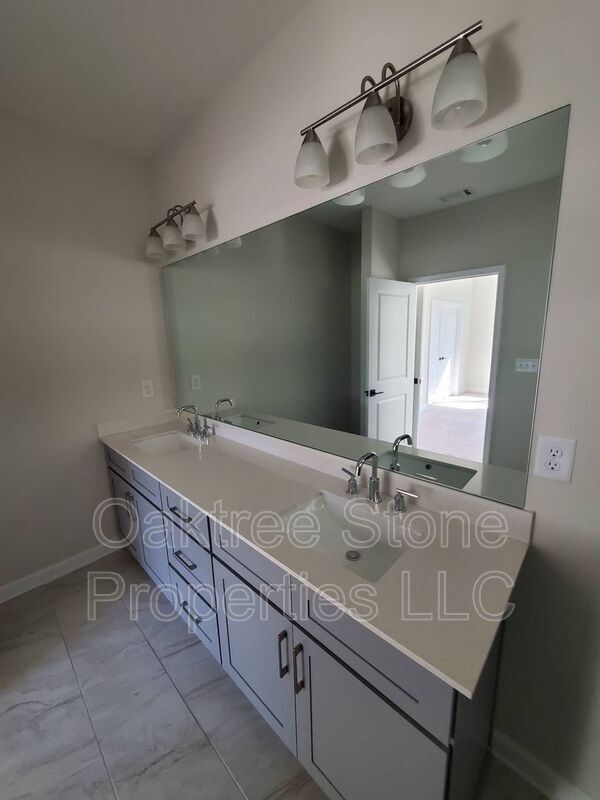 Building Photo - 2589 Ocean Walk Dr