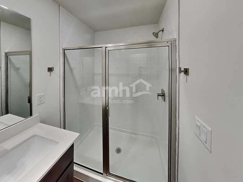 Building Photo - 11032 S Blue Bayou Dr