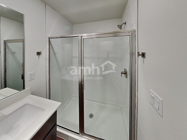 Building Photo - 6082 S Jordan Pkwy W