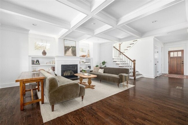 Building Photo - 152 Park Dr