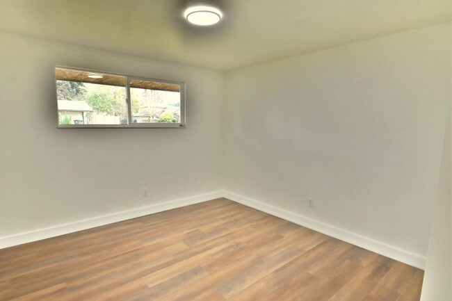 Building Photo - 3Bd/2Ba Everett House