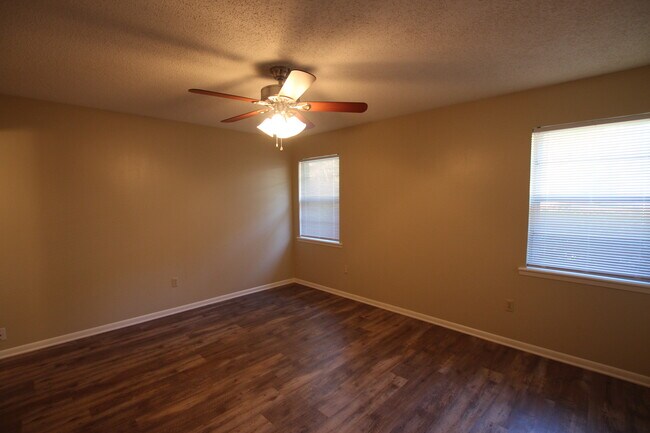 Building Photo - Coming Soon! Charming 3 Bedroom 2 Bath Home in Tyler!