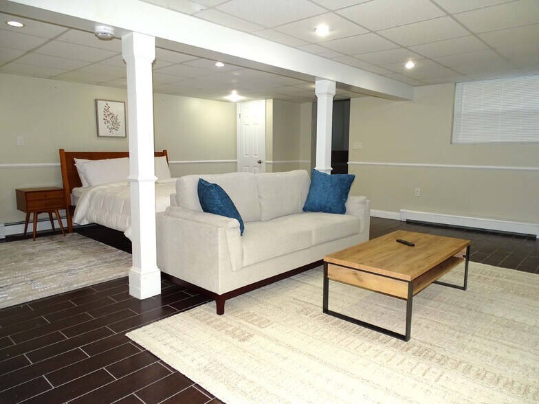 Building Photo - 303 Bishop St