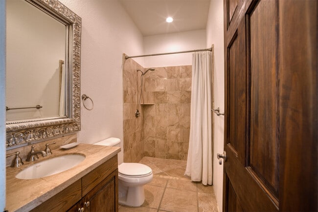 Building Photo - 53740 Avenida Navarro