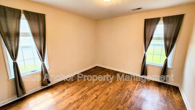 Building Photo - 324 Rose Bud Ln