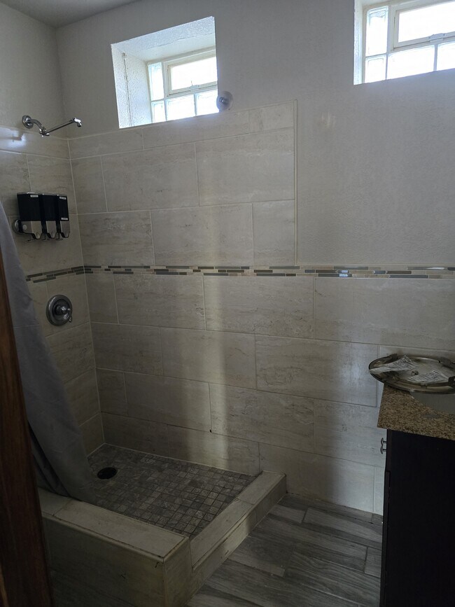 Building Photo - 3634 E Bottsford Ave