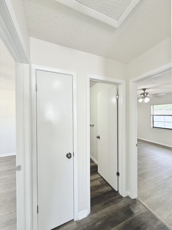 Building Photo - 5212 Peach Ave