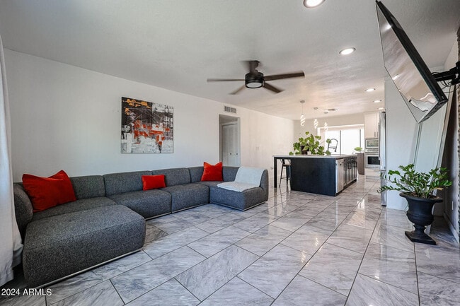 Building Photo - 3213 E Emile Zola Ave