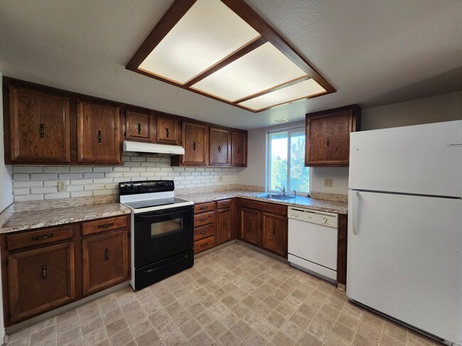 Building Photo - 1709 S Rainier Pl