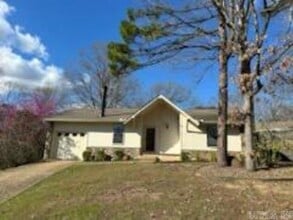 Building Photo - 4 Oak Point Ct