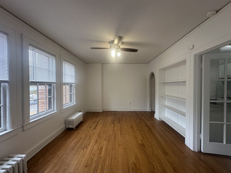 Living Room - 809 E Kingsley St
