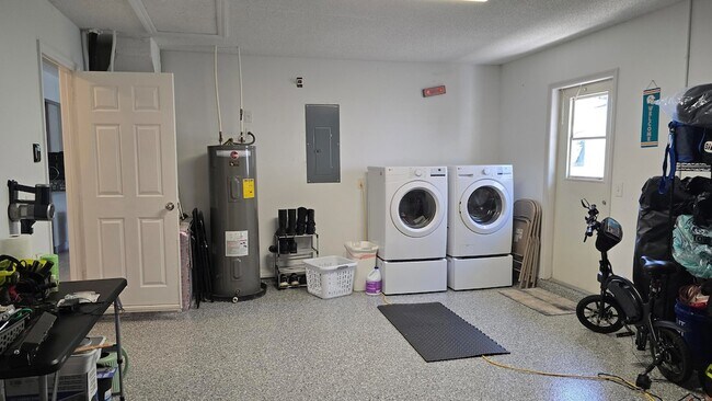 Building Photo - 670 Nobles St