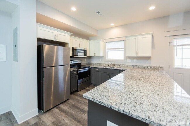 Building Photo - 1222 W Rangeview Cir