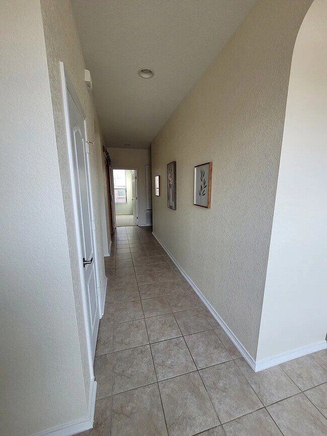 Building Photo - Room in House on Welch Hallow