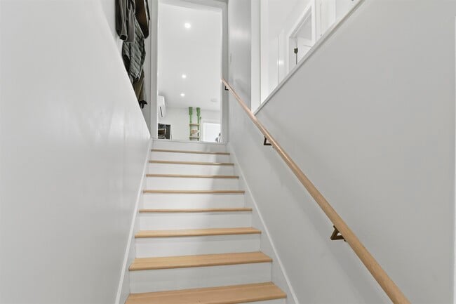 Building Photo - 253 Upper Mad River Rd