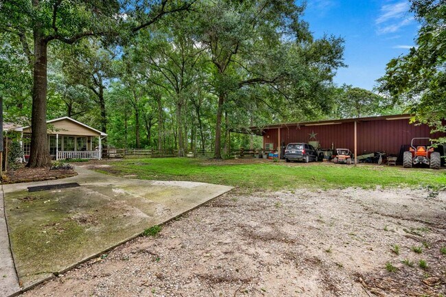Building Photo - 900 Springwood Dr