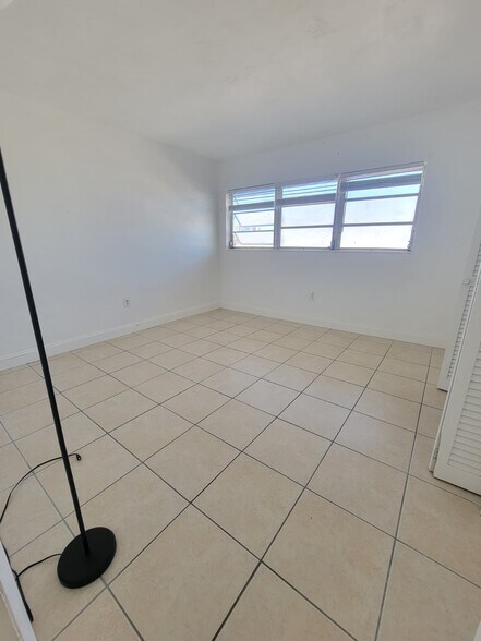 Building Photo - 2005 Sans Souci Blvd