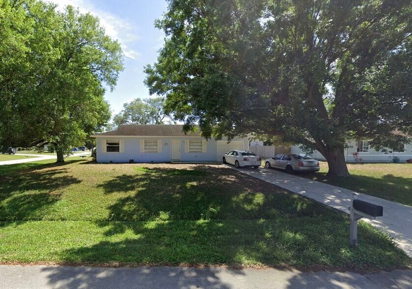 Building Photo - 1102 SW Arc Ct