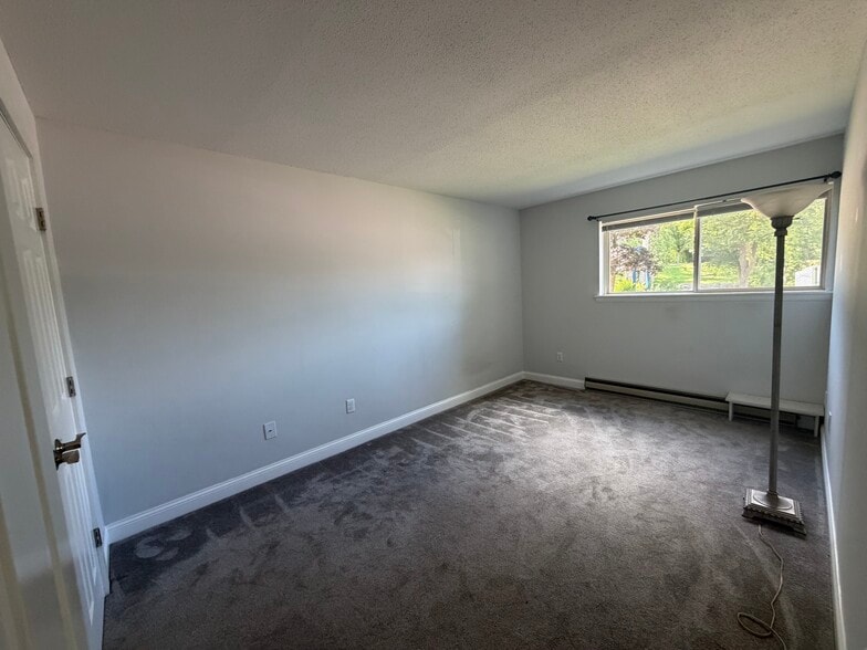 Building Photo - 92 Quarry Hill Rd