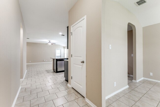 Building Photo - WILDHORSE AT TAUSCH FARMS RENTAL