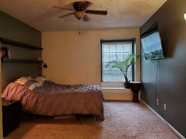 Building Photo - Charming 3BR Townhome in Denver