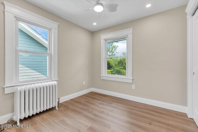 Building Photo - 1214 Sunset Ave