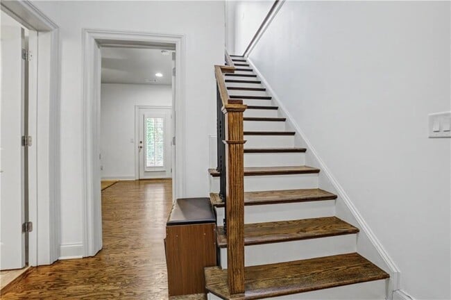 Building Photo - 2500 Skyland Dr NE