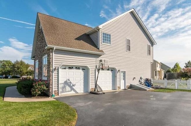 Building Photo - 98 Merganser Dr