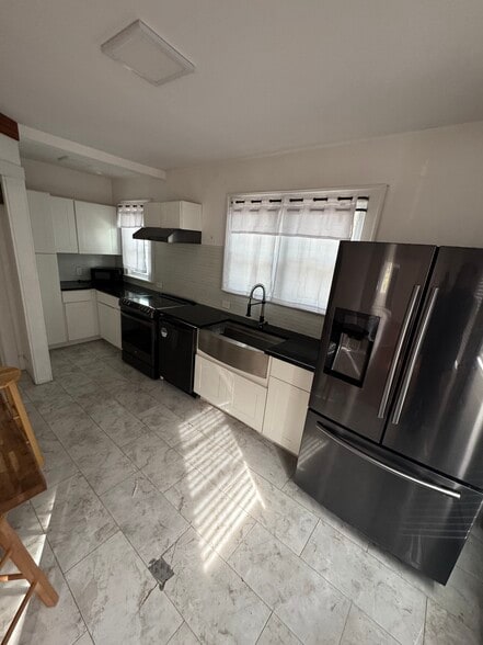 Building Photo - 33 Park Ave