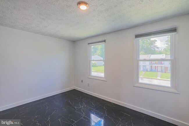 Building Photo - 9 Stillwood Cir