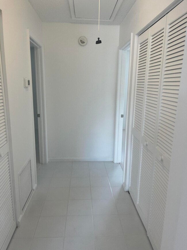 Building Photo - 1450 Hawthorne Pl