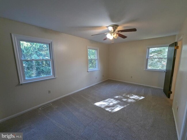 Building Photo - 830 Woodcrest Dr