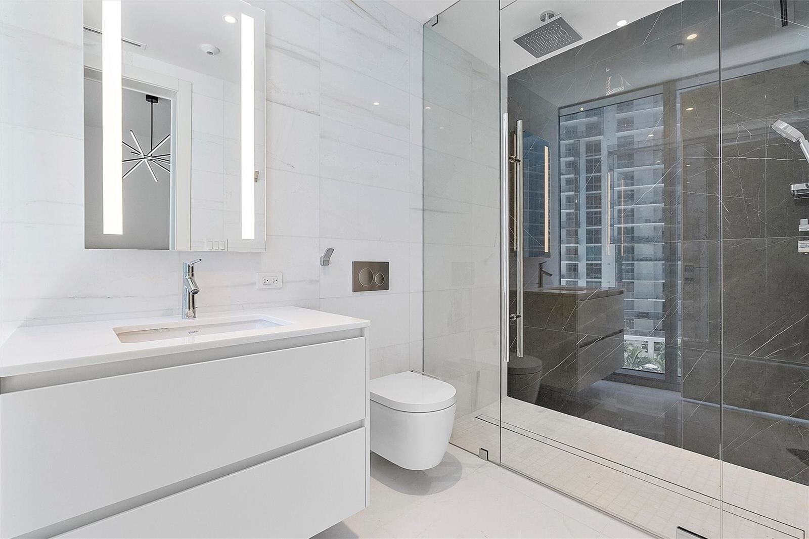 Building Photo - 300 Biscayne Boulevard Way