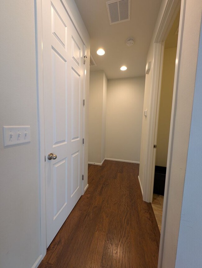 Building Photo - One Story Living in Port Orchard! Large 3 Bedroom Available for Rent!