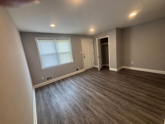 Building Photo - 2 Bedrooms - 2 Bathrooms, 21234