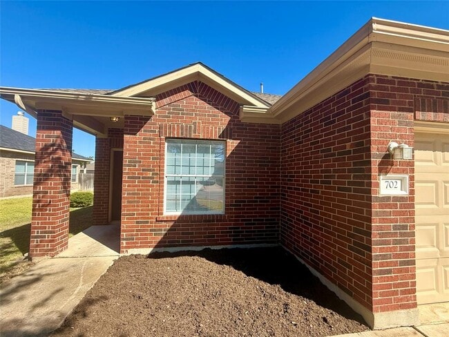 Building Photo - 702 Estancia Way