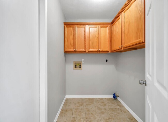 Building Photo - Charming East Navarre Home