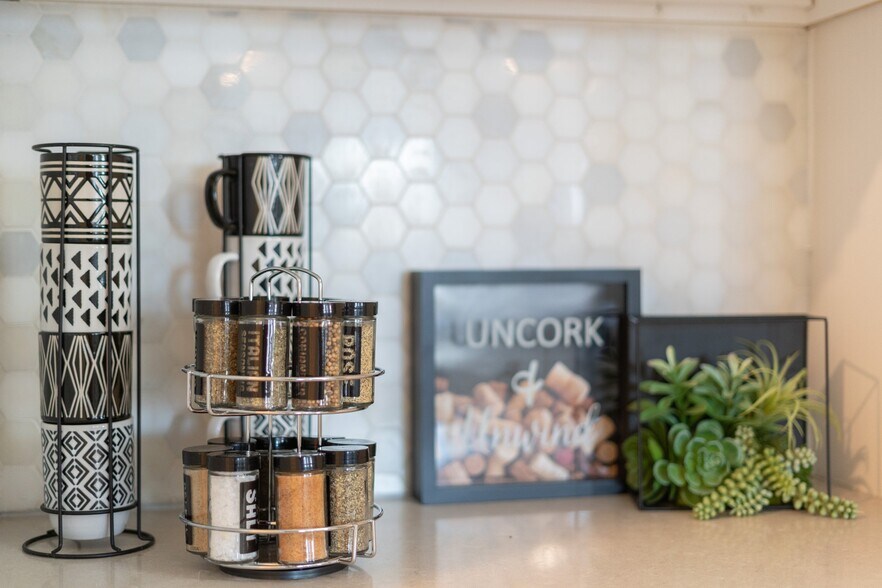 Building Photo - 7902 E Latham St