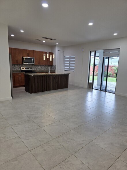 Building Photo - 10965 SW 169th Ter